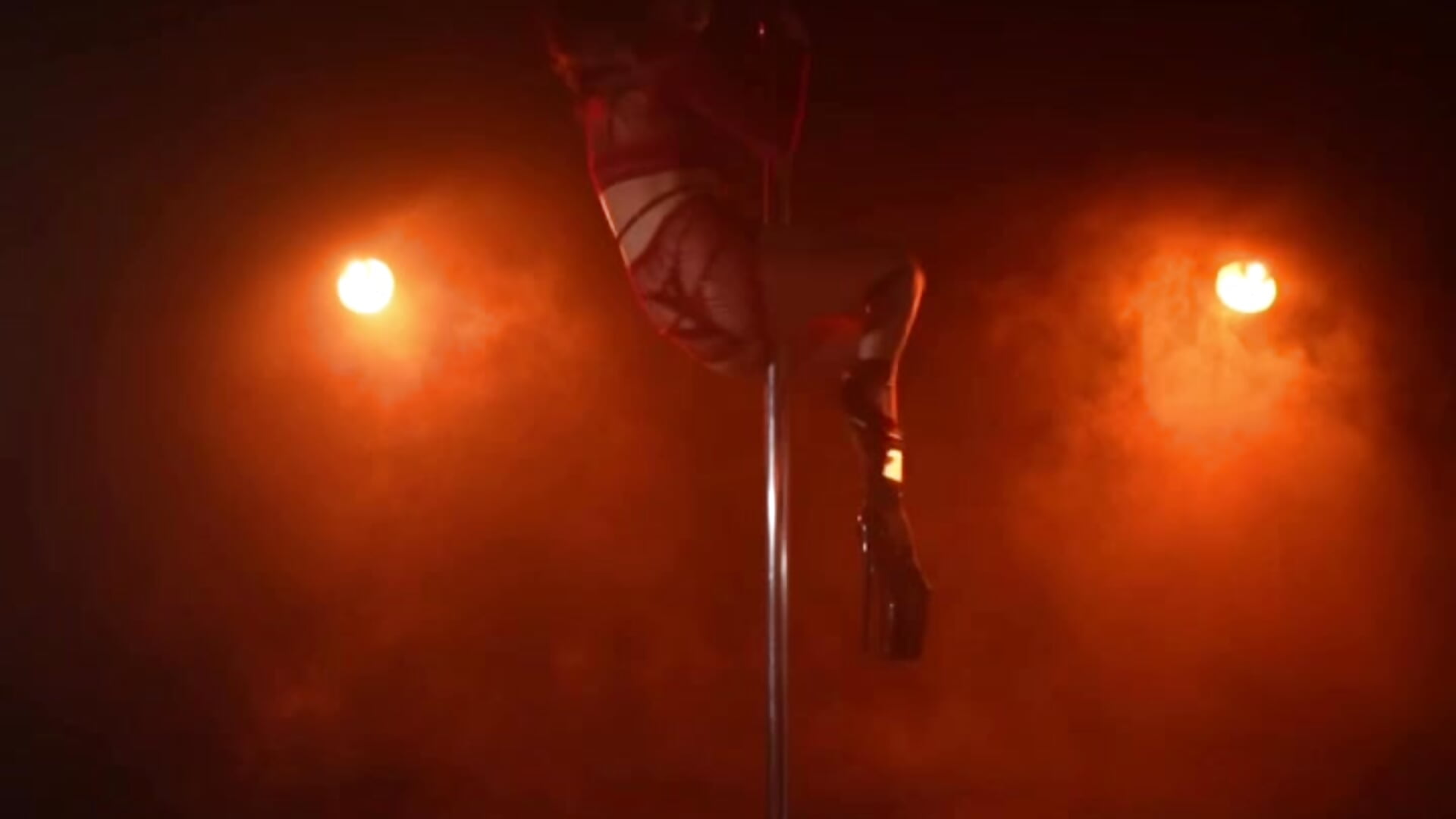 a little pole dancing – video af CoupleSinful