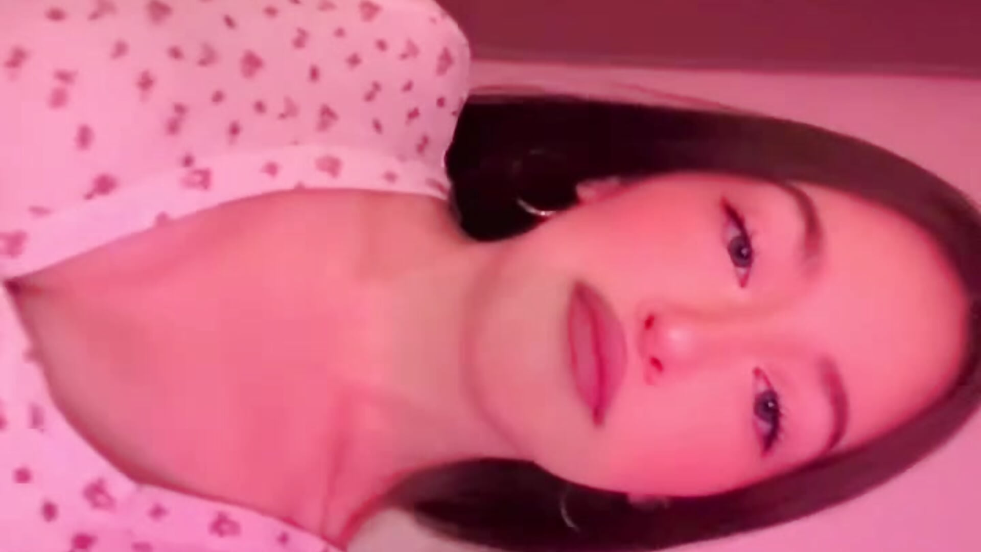 Just girl things 🎀 - видео от уебкам модела WailingMask