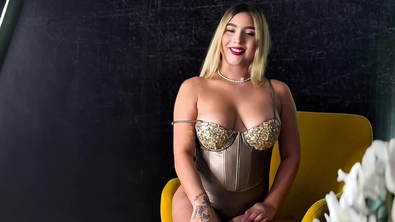 Sexy Vee - clip cu GoldieVeeXXX model videochat