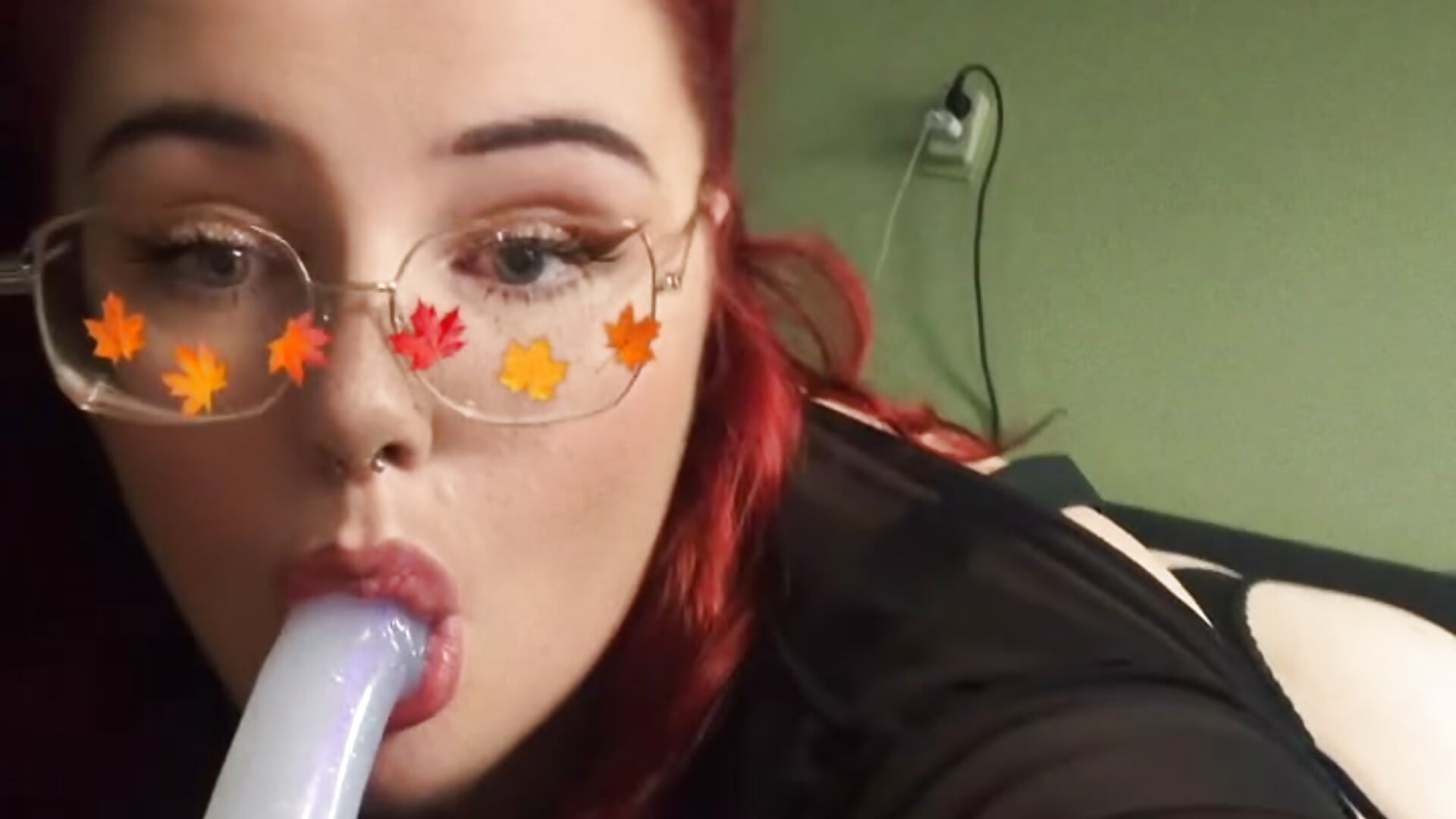 Sucking my dildo 😈 - video av princessm_