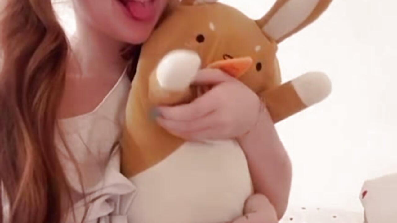 HUGGING U! - video by Faye_Muse