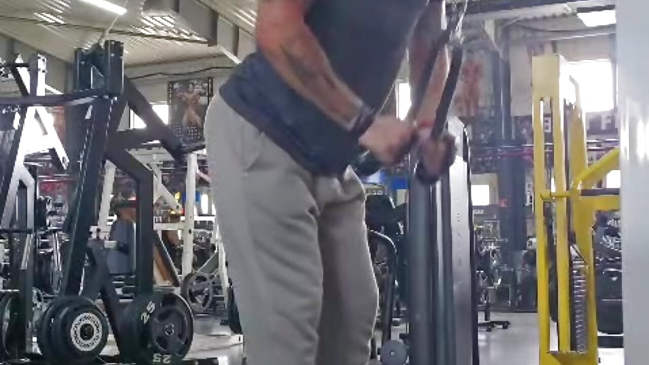 Lets train that triceps and make it big
