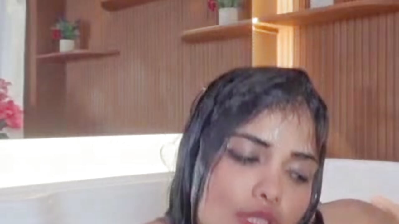 Come enjoy yourself and get wet with me - vidéo du modèle de showcams Britney_colliins