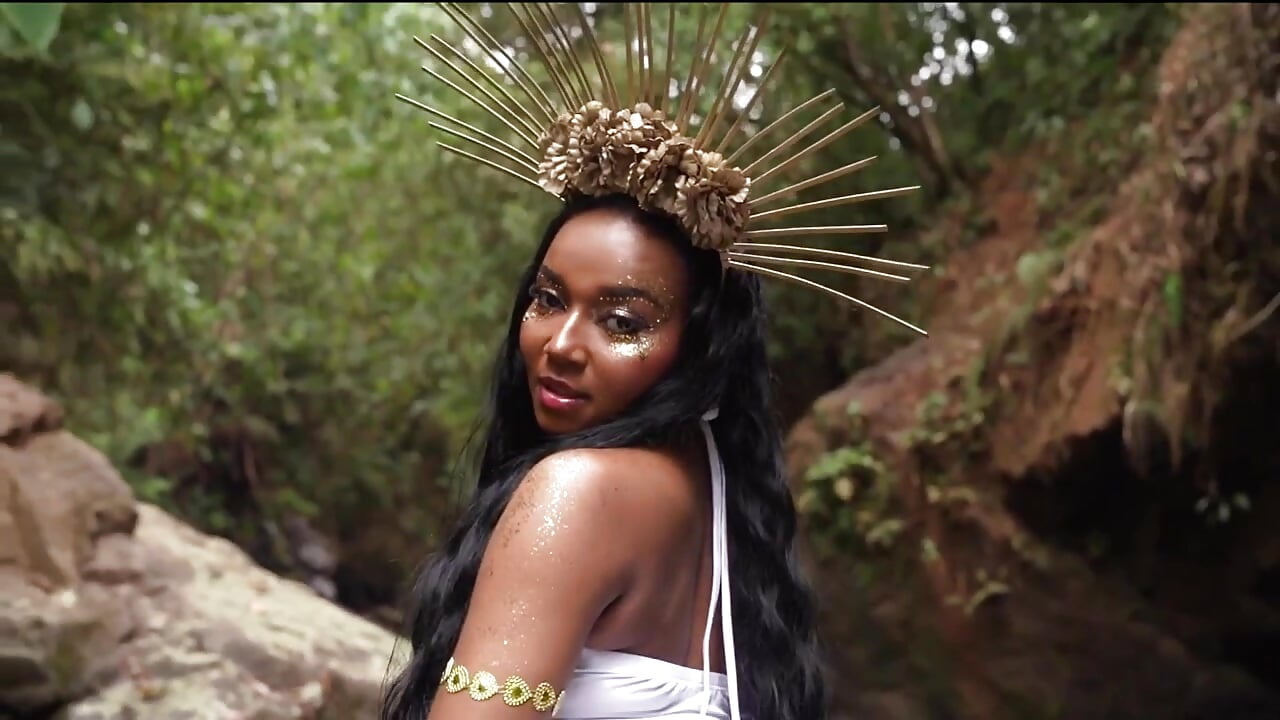 Goddess of water 🦋 - video AshleyMorgan_ kameramallilta