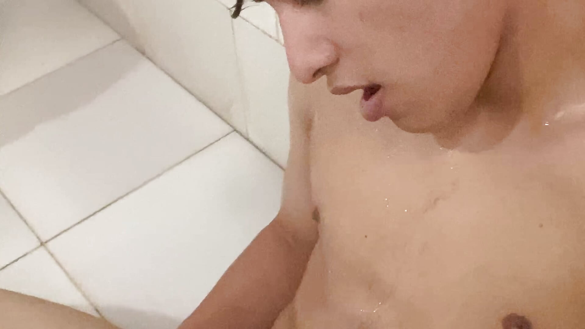 Golden rain on the addomen✨ - video by MidnightBoy_ cam model