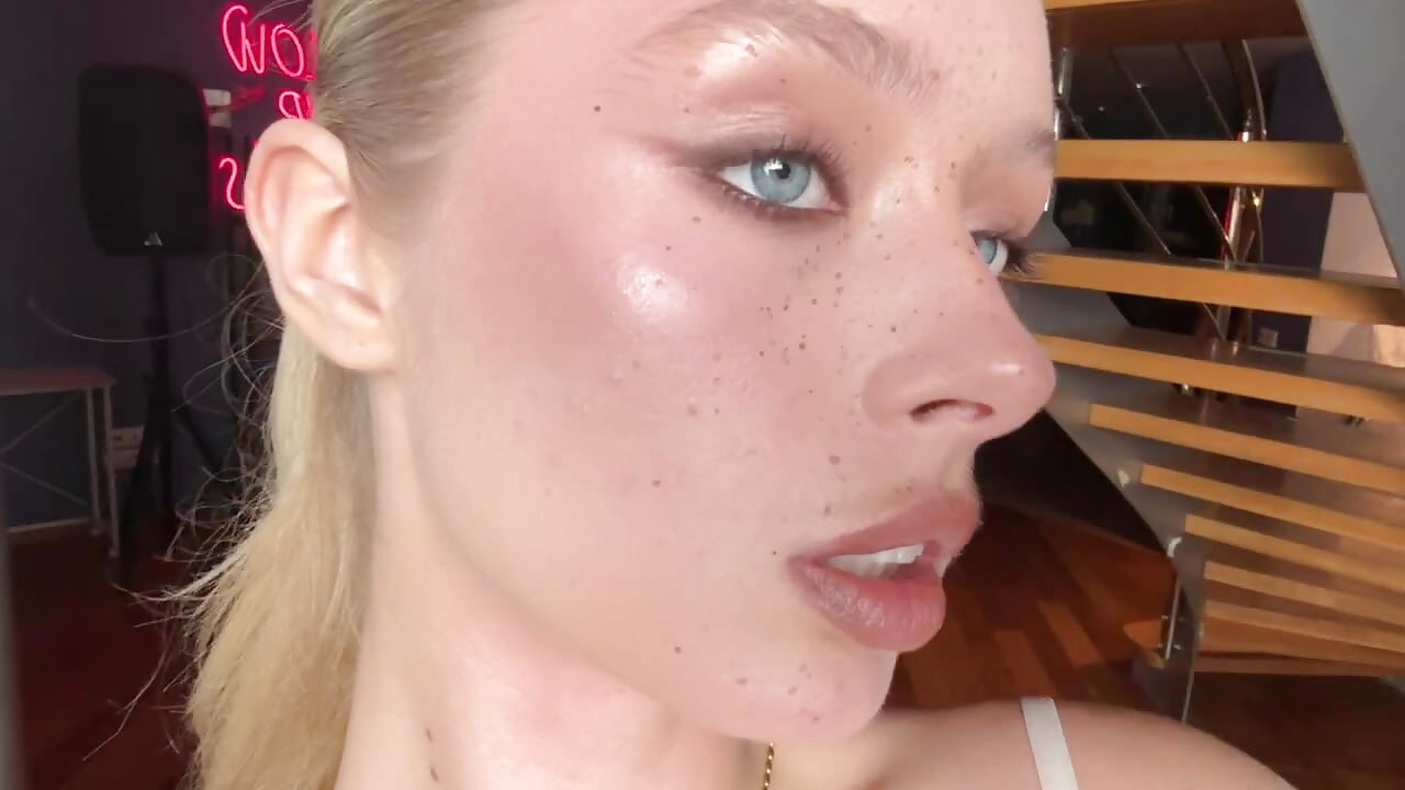 my blue eyes - video by PollyLolly cam model