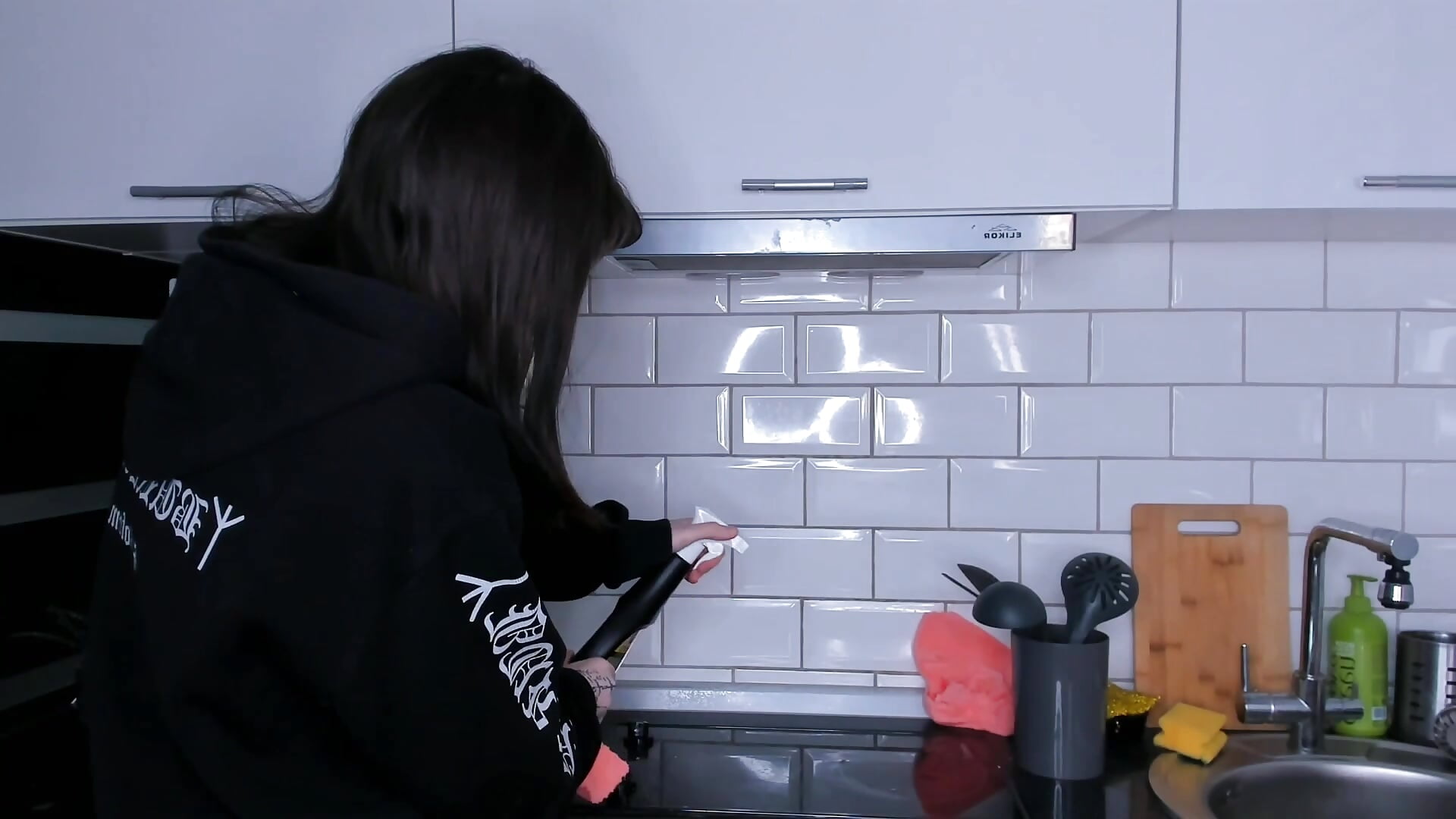 making my stove shiny again - vídeo de Layla_Lotus modelo de câmara