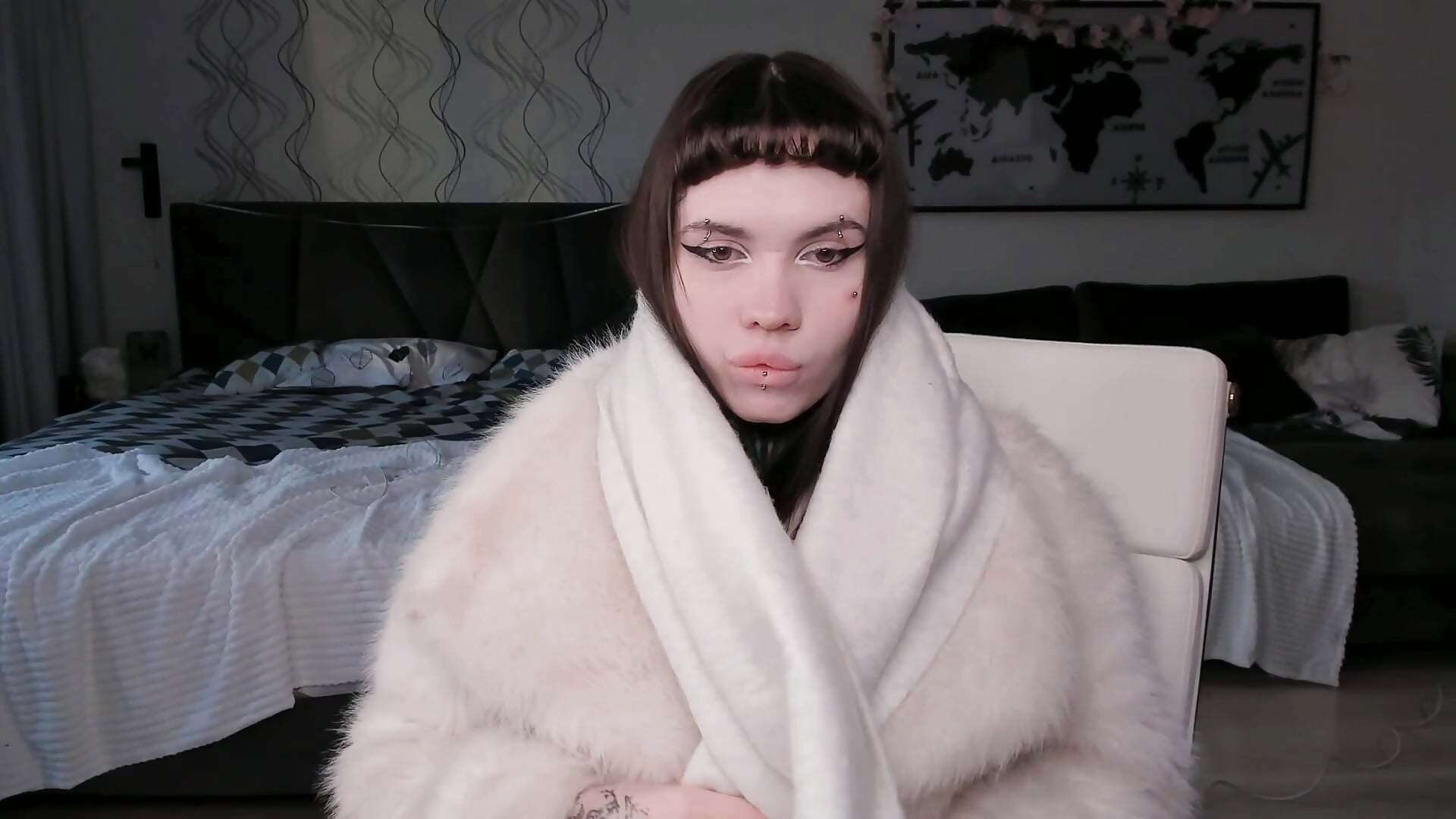 which scarf goes with this outfit - video oleh model kamera Layla_Lotus