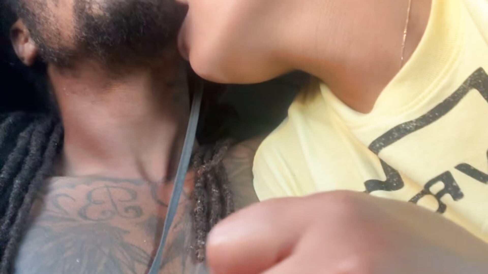 Car blowjob - vidéo du modèle de showcams TattedxNative