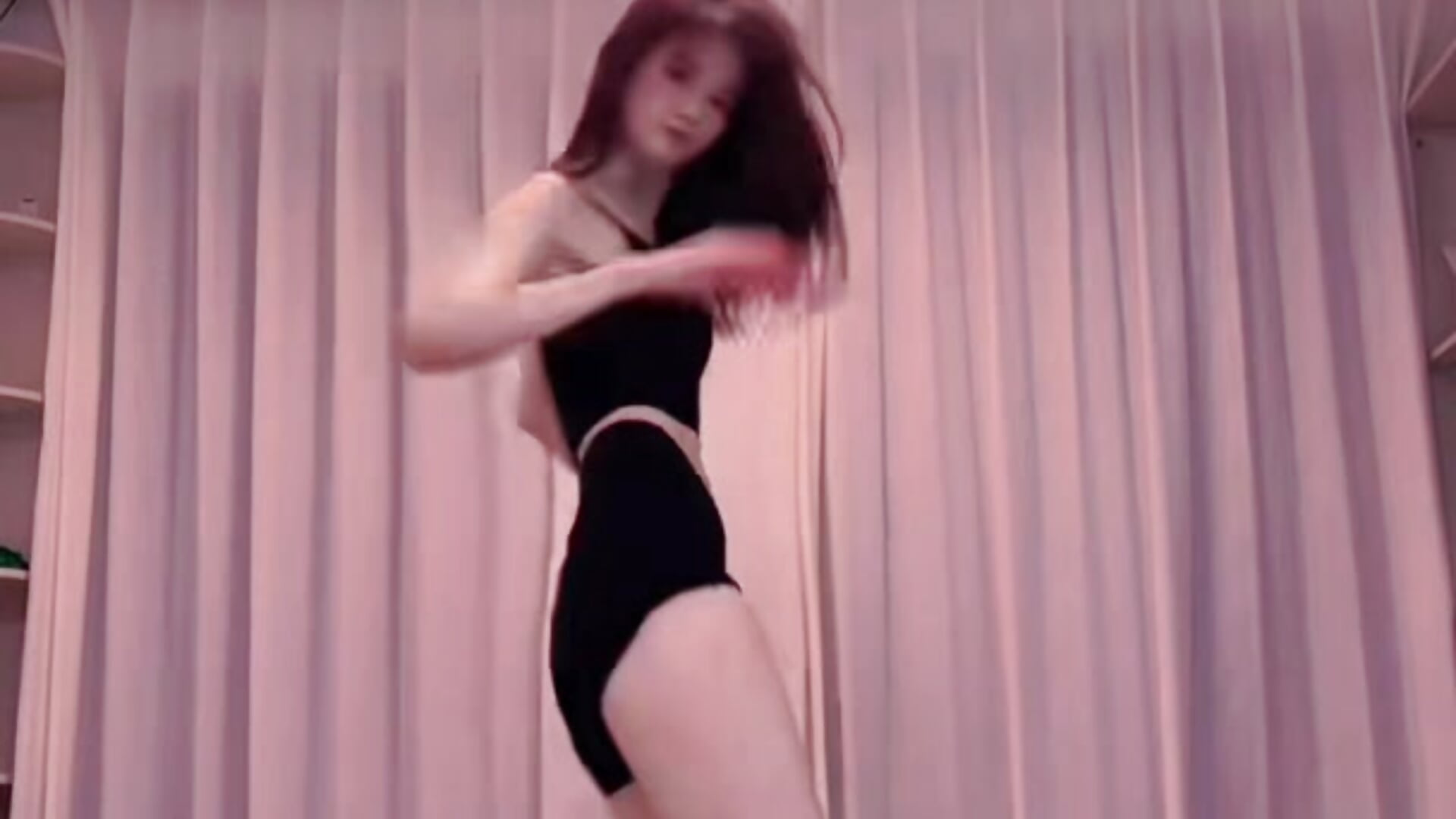 跳不好  找拖鞋的问题 - video by Ailiwa-688- cam model