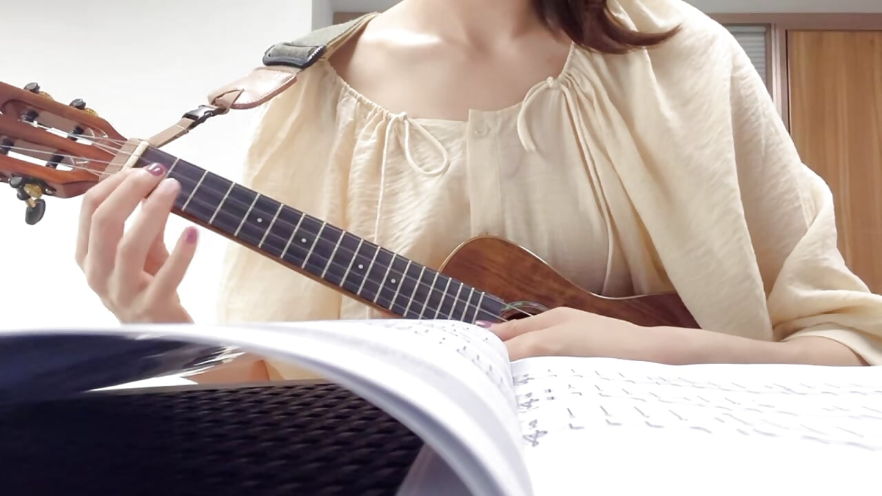 弹吉他 - vídeo de la modelo de cam Ailiwa-688-