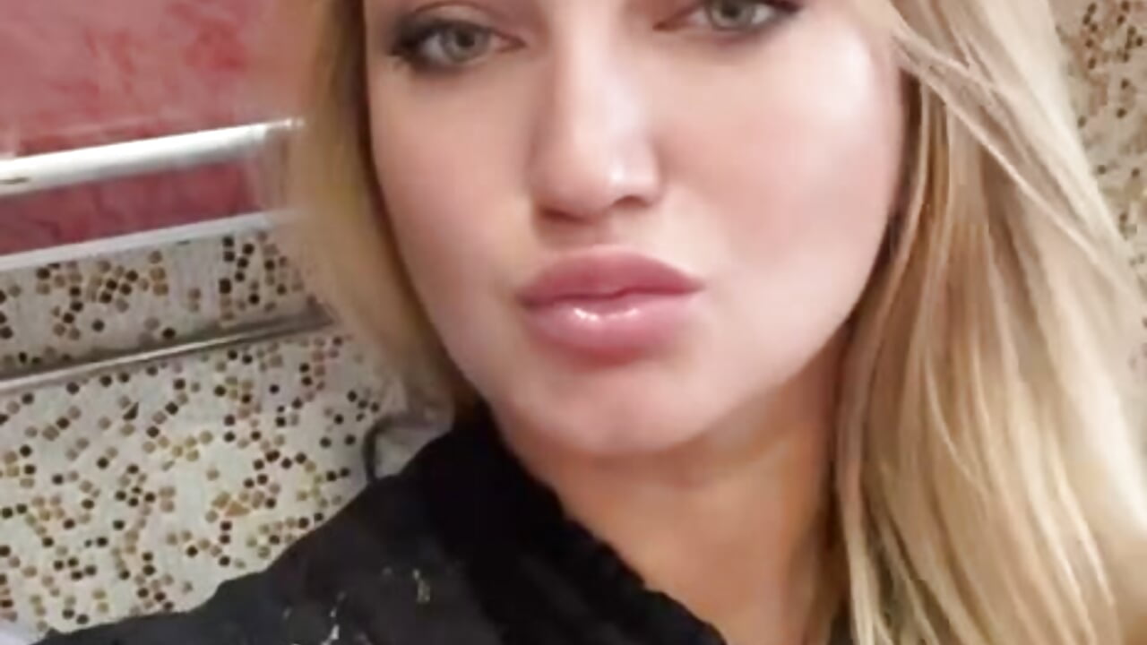 Hello🩷 - vidéo du modèle de showcams Aveline-mis