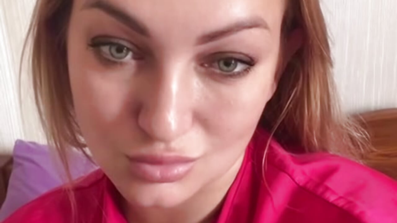 My vibe🩷 - vidéo du modèle de showcams Aveline-mis