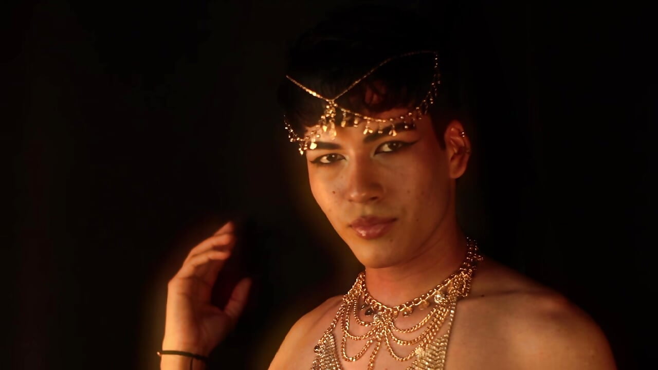 POURED GOLD - video by Alessandrocruz cam model