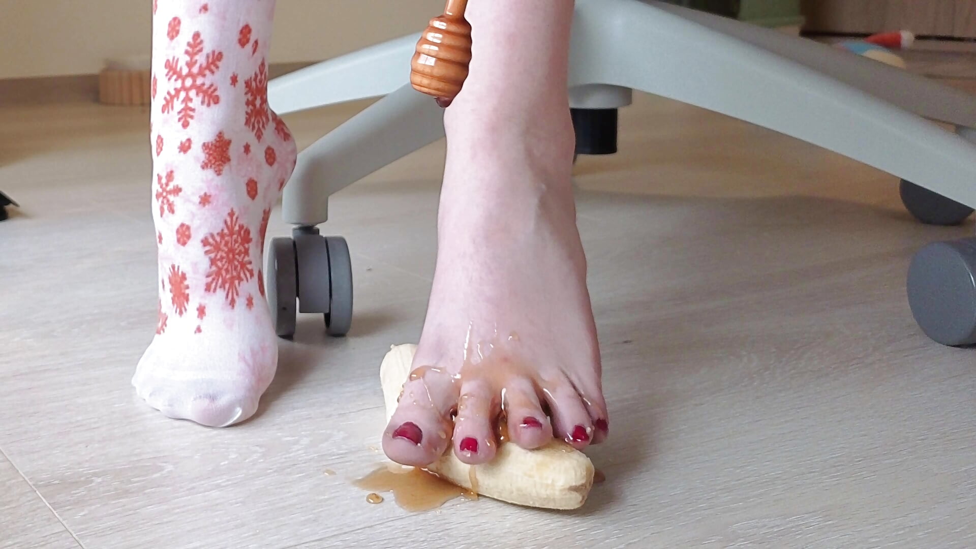 Honey on me - 視頻來源： feetbeth