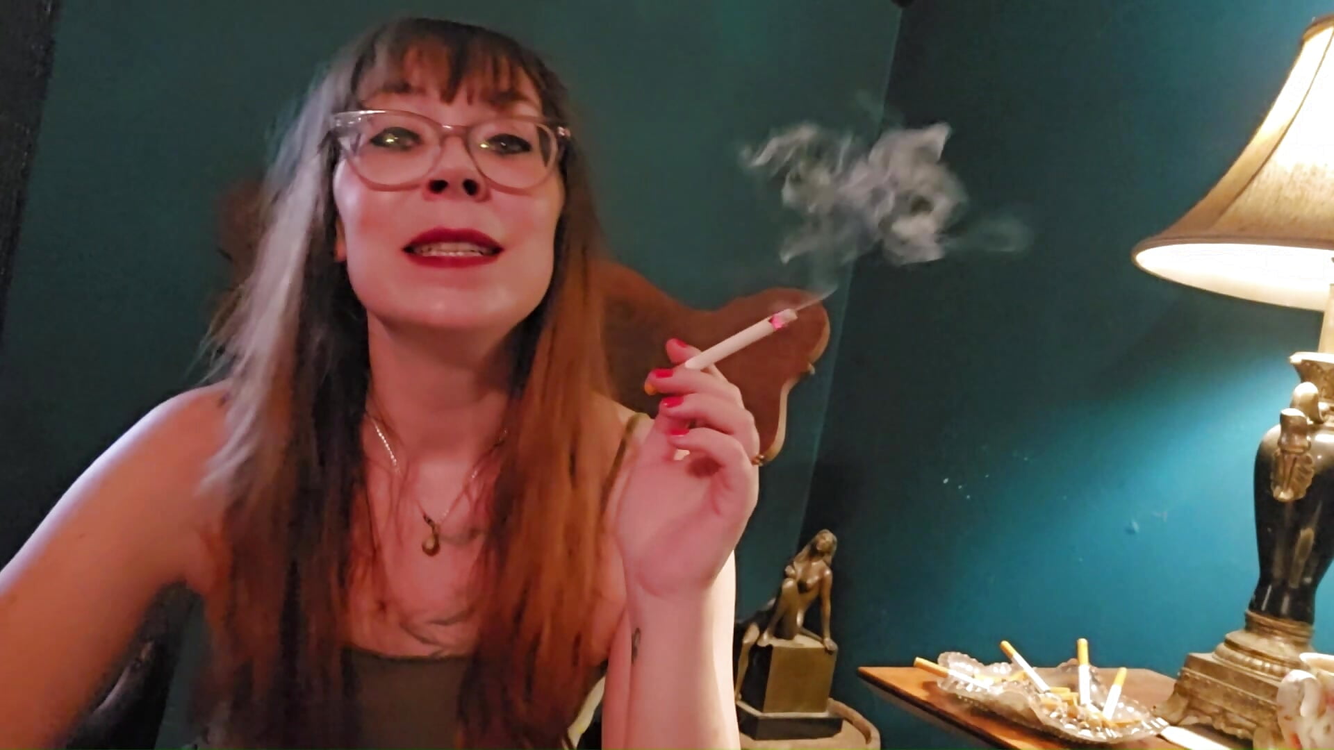 Welcome to Ms. Thrope Smokes — filmik MistressThrope, modela(-lki) na kamerkach