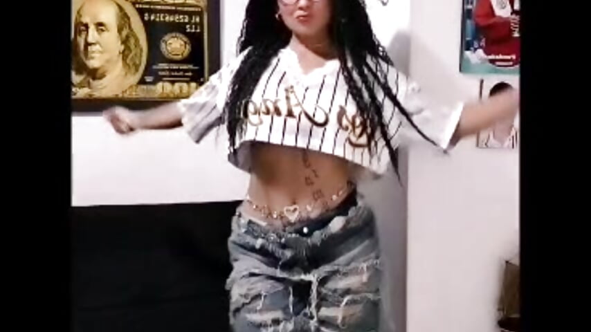 A short video of someone dancing! - video oleh model kamera mia_monroeee