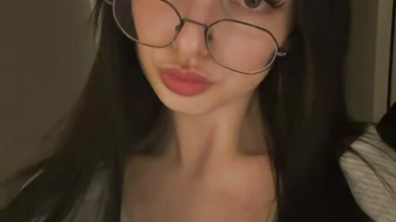 lipsing(* ^ ω ^) - فيديو من FlorenciaPrisco