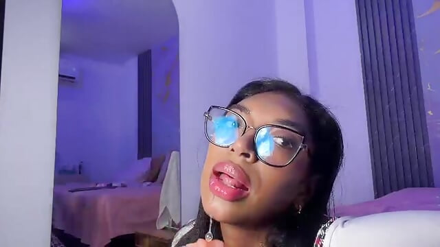 I wanted to see how it would be if I sucked your cock - clip cu VickyyStone model videochat