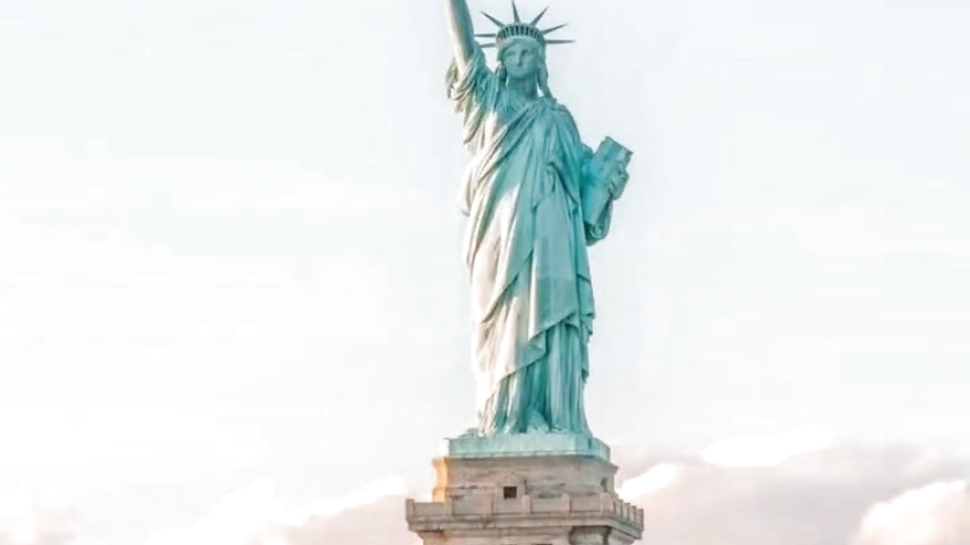 Statue of Liberty ❤️ to famous lovers in Paris ❤️