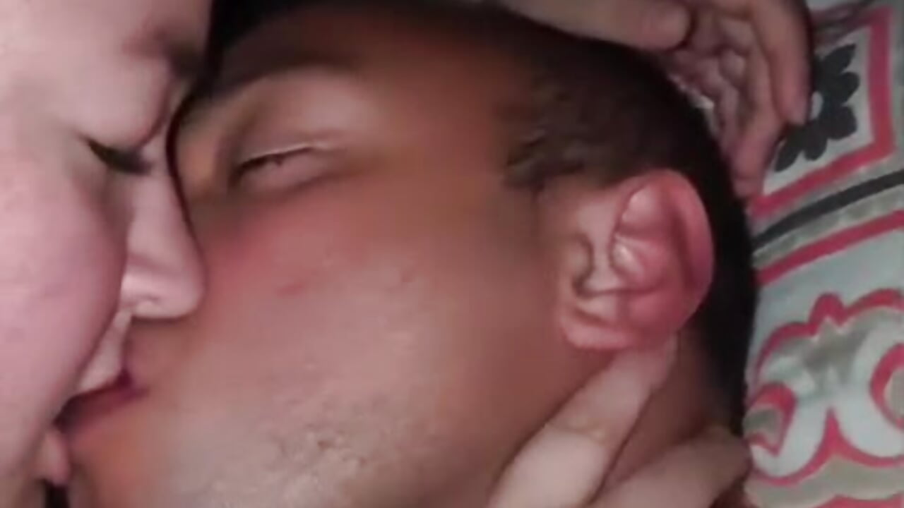 sexy kisses - סרטון של emmaandandy, דוגמן/ית מצלמה