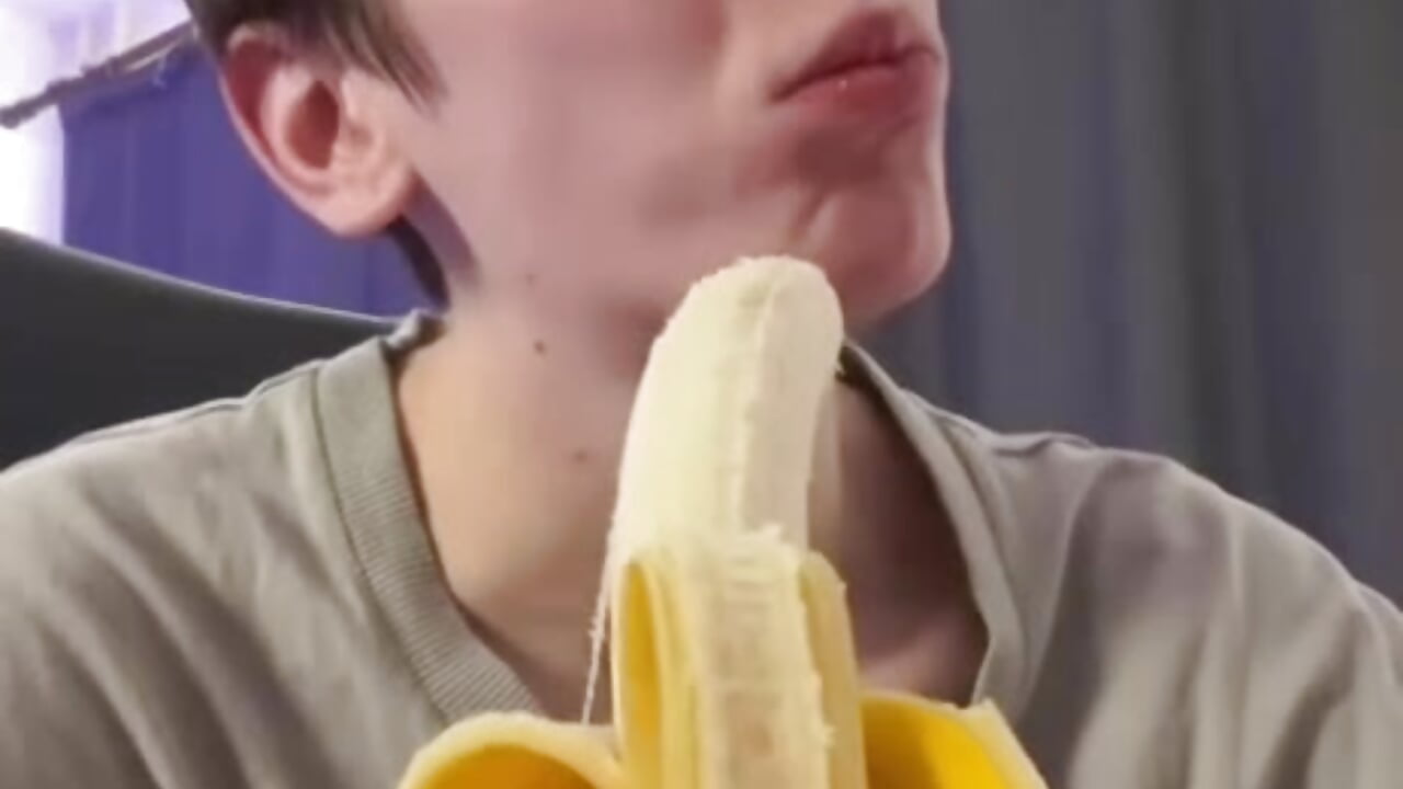 Yummy Banan – video od webkamerové modelky NateAfterDark