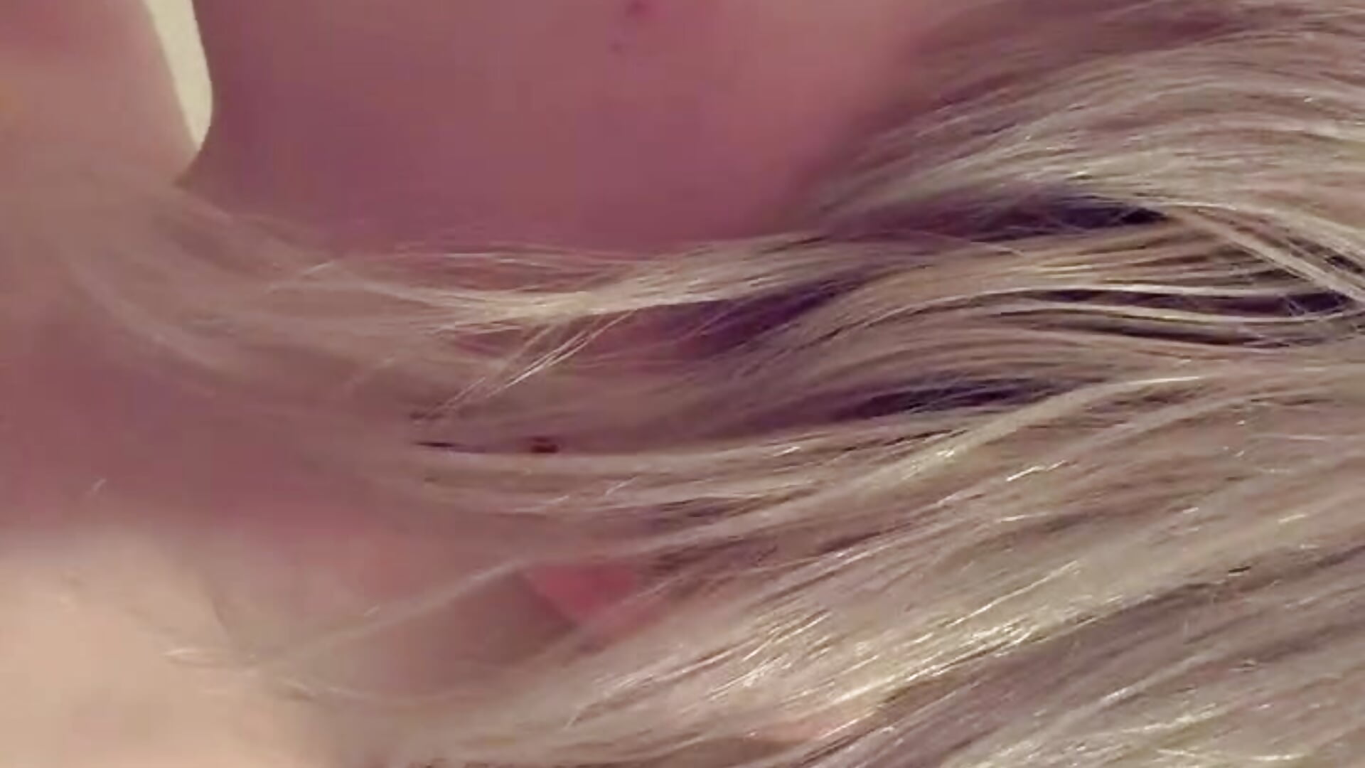 Piercing - video oleh GrainySupport kamera model
