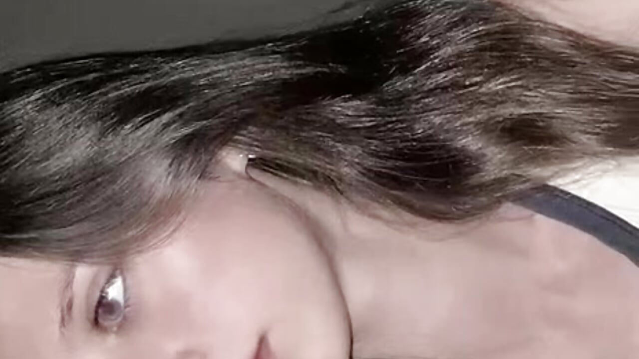 Too Hot to Handle– RenettaImrie kameramodell videója