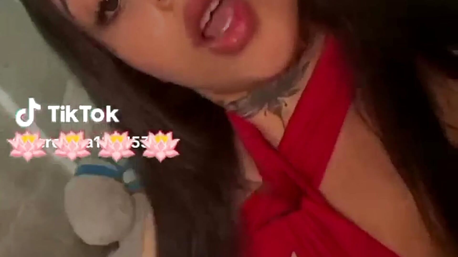 La ven bailando la dejo sola sola 🫶🏻🪷🫠 — filmik Brittanylove18, modela(-lki) na kamerkach