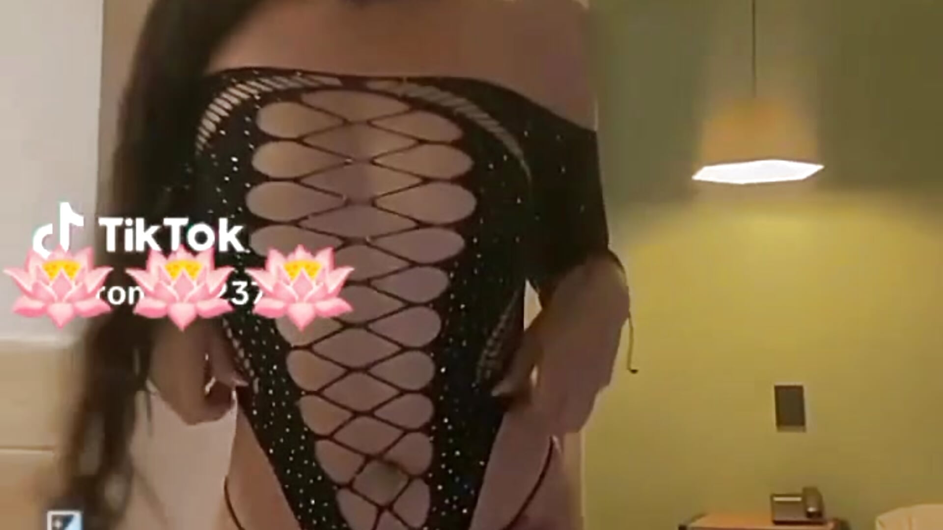 Teniendo esa boquita en frente 😼😛🪷 — filmik Brittanylove18, modela(-lki) na kamerkach