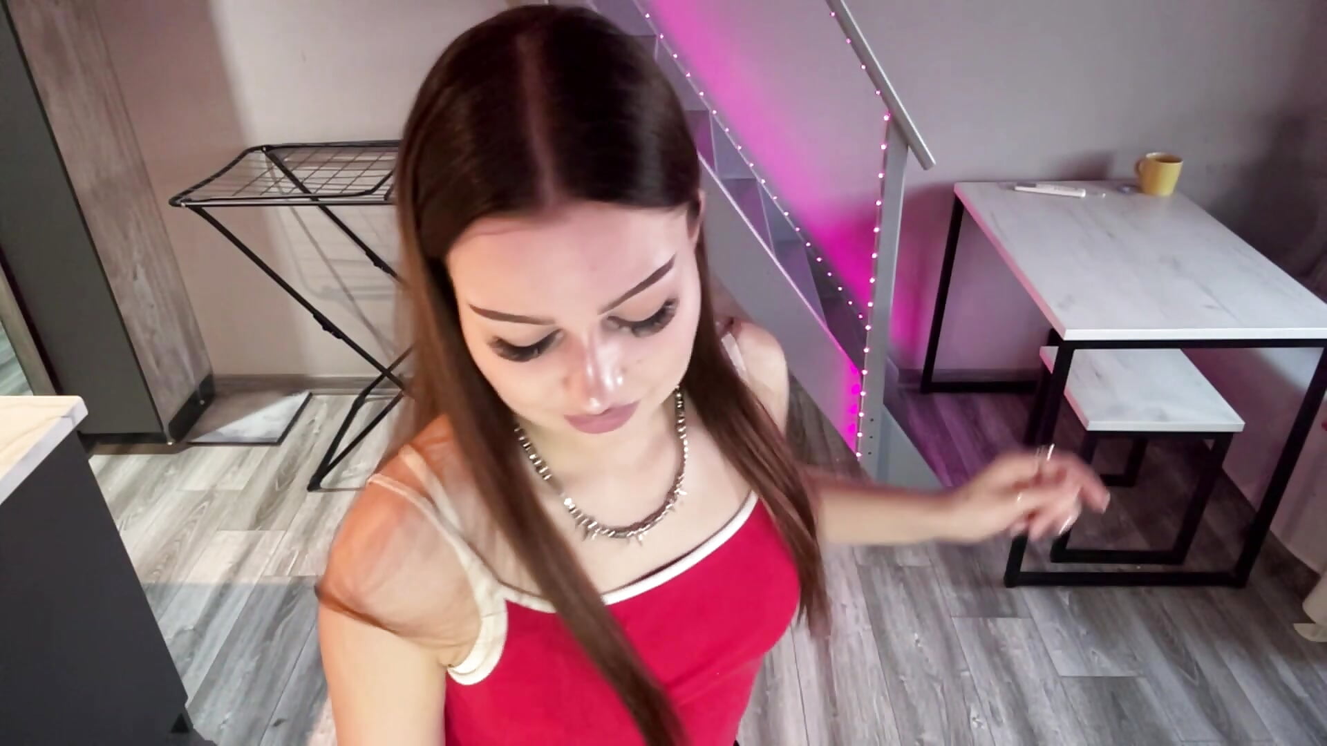 Come a Little Closer 💕 - video av RomainePaull cam-modell