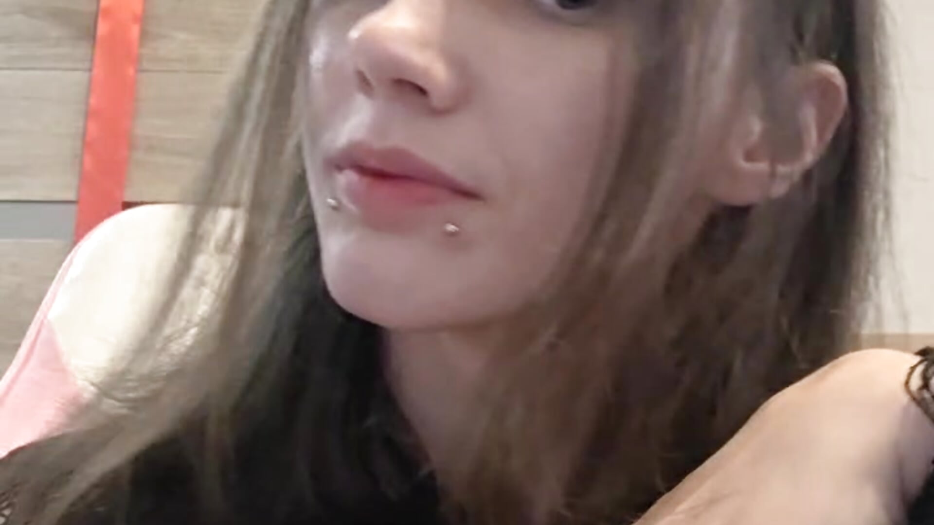 my piersing - video by JackquelineWilborn cam model