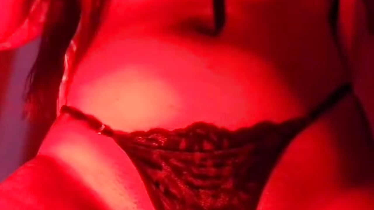 Have you ever had sex with red lights on? - video di AlisaSmithe modella di cam