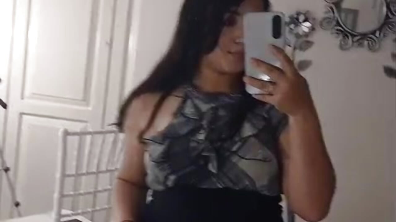 😈 - video by Elizabeth_Mills cam model