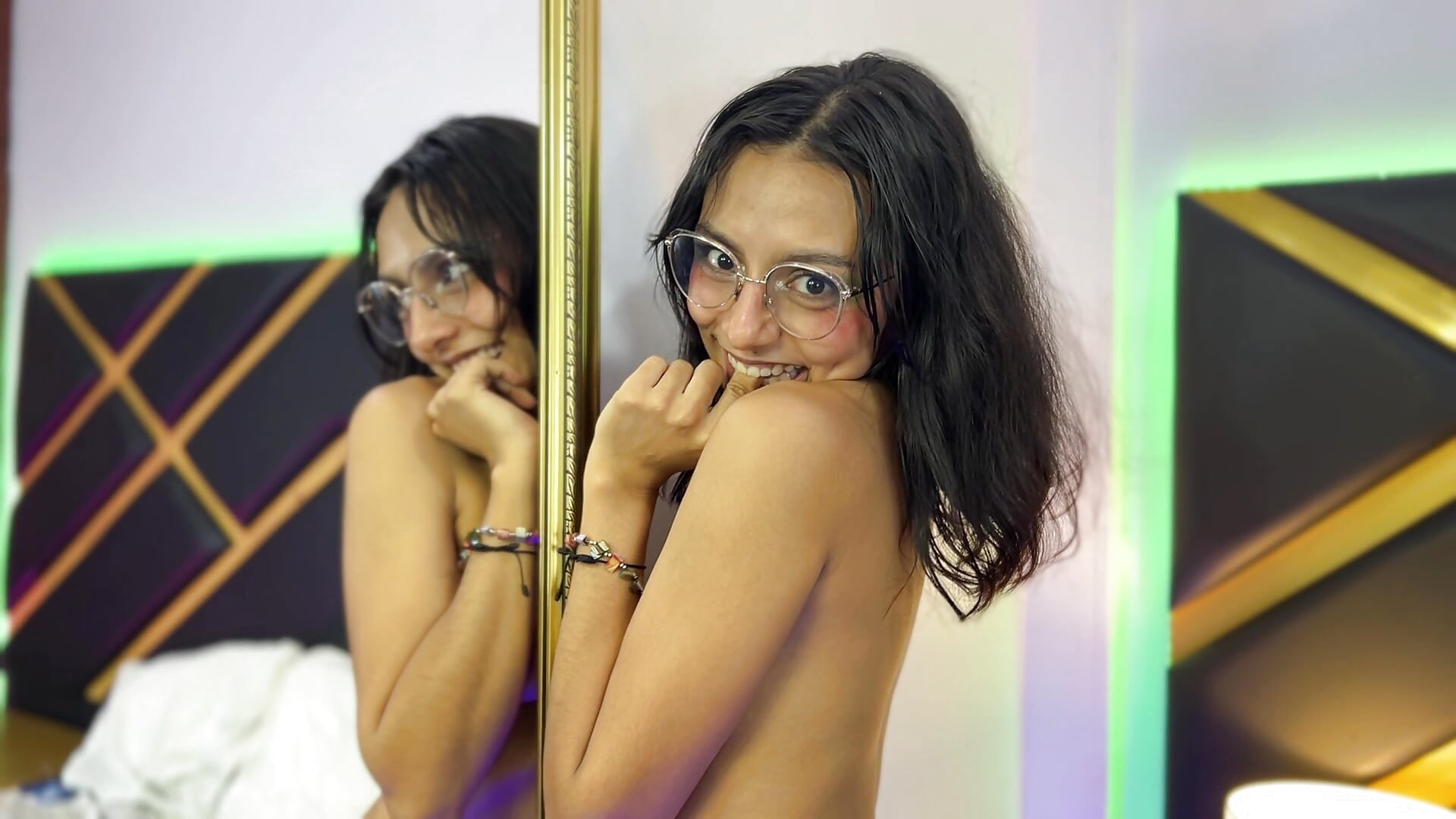 Take a Look on What You're Missing - video by MelodySkylar cam model