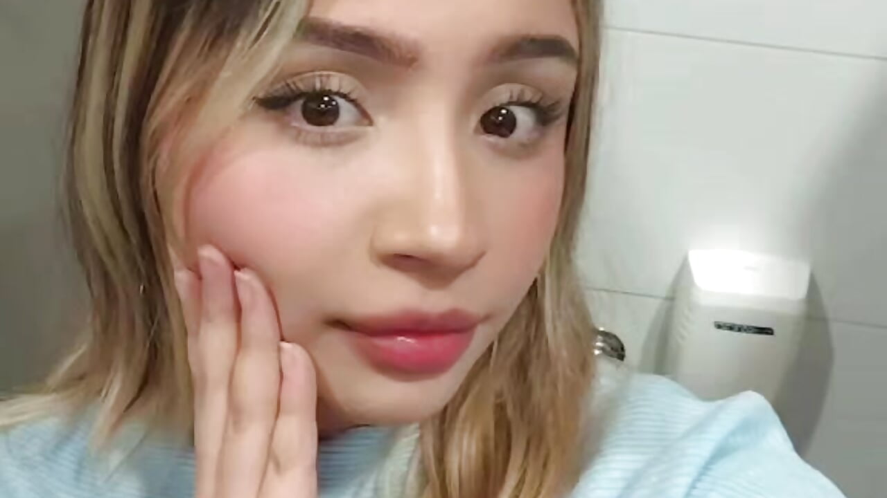 I'm in the mall restroom 🤭 - βίντεο μοντέλου Tina_tastty22