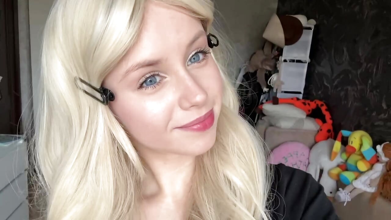 Is that better? :) - video di curlyhaired modella di cam
