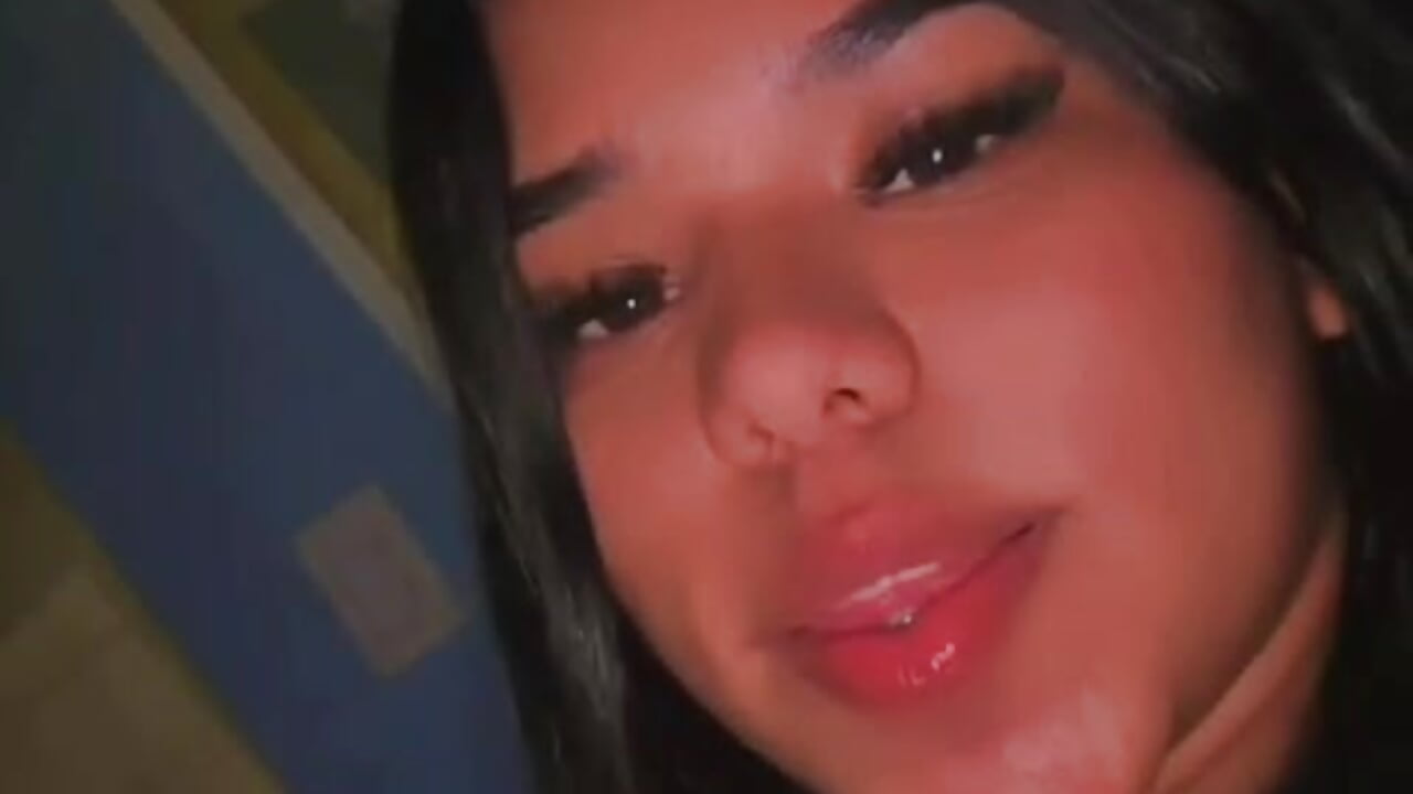 H guyss 💋 - video by NinaDollie cam model