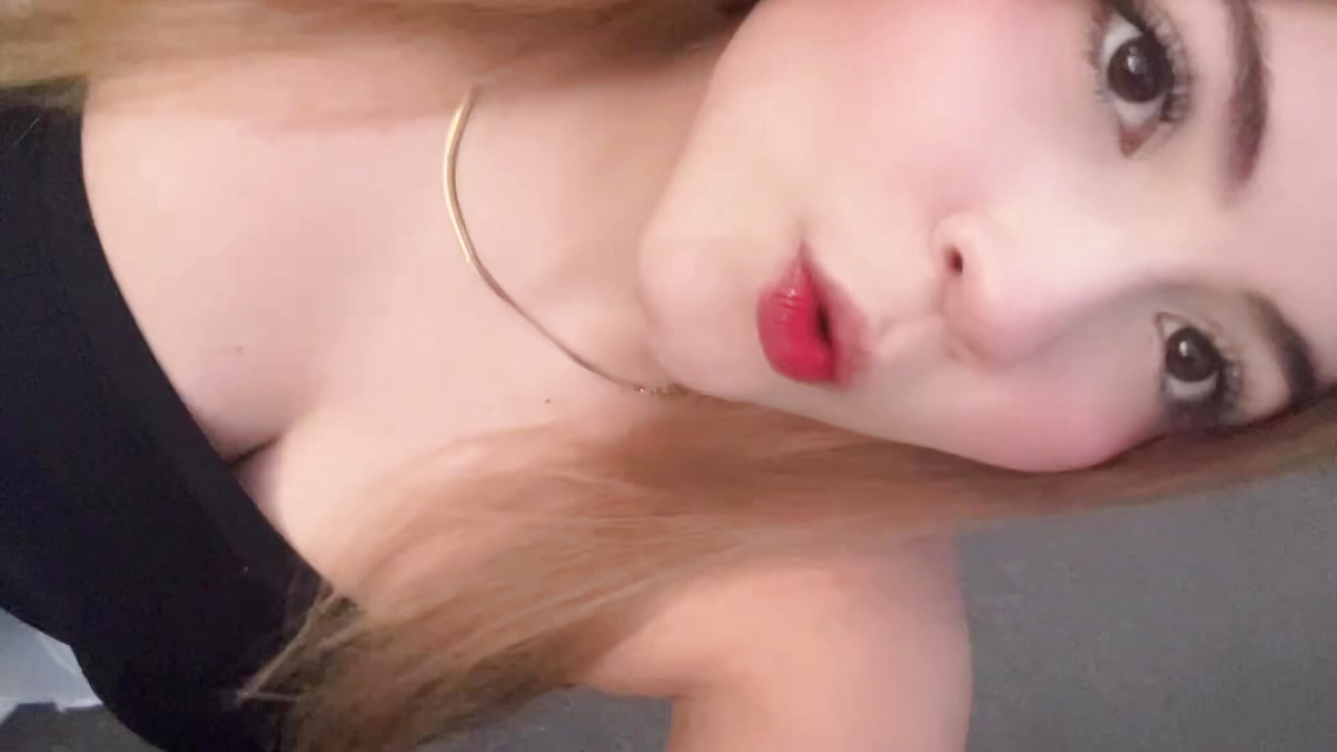 221b9757d46549c1bf58596c353e6c1e - video by Dulceevela cam model