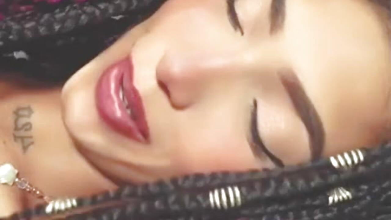 WhatsApp Video 2026-09-23 at 3,12,01 AM — filmik Lisa_And_Mia, modela(-lki) na kamerkach