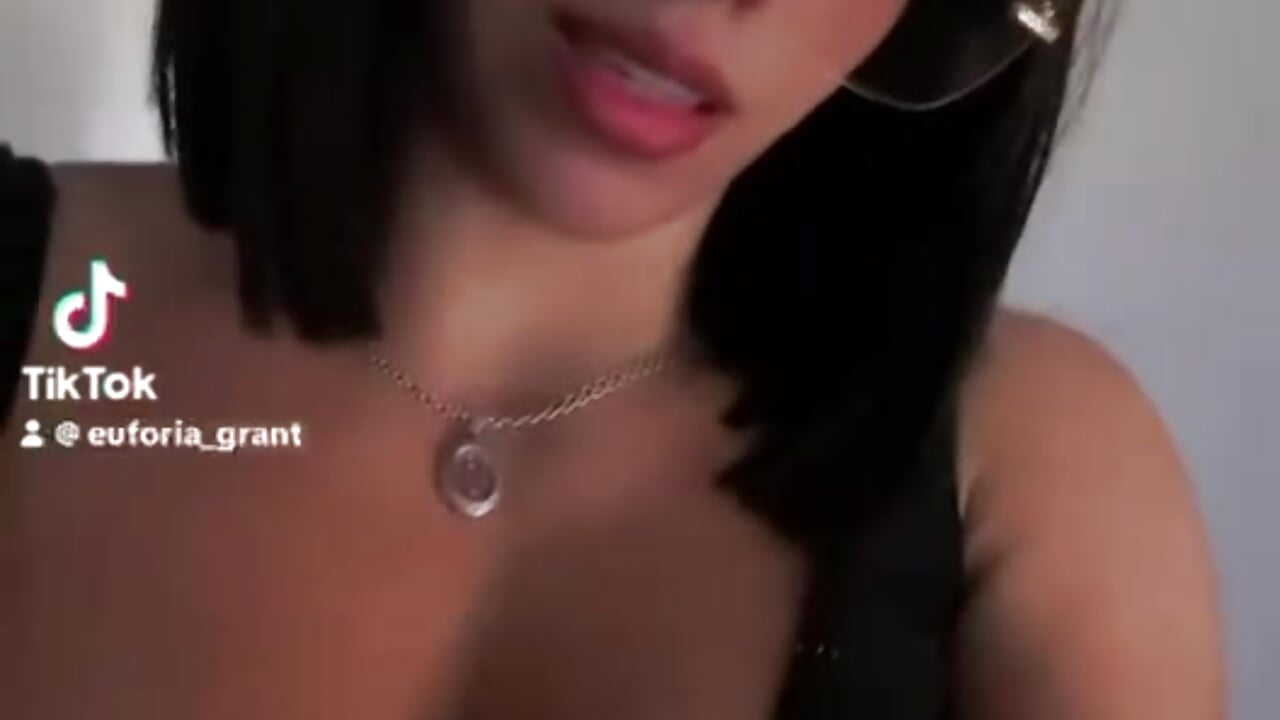 B-cups—those melons are always big. - vídeo de emmygrant_ modelo de câmara