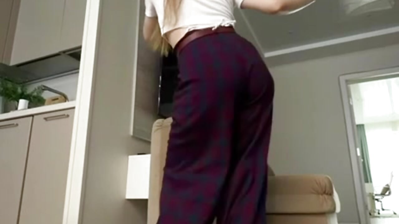 Move your butt with me🍑 - video by MissMolly- cam model