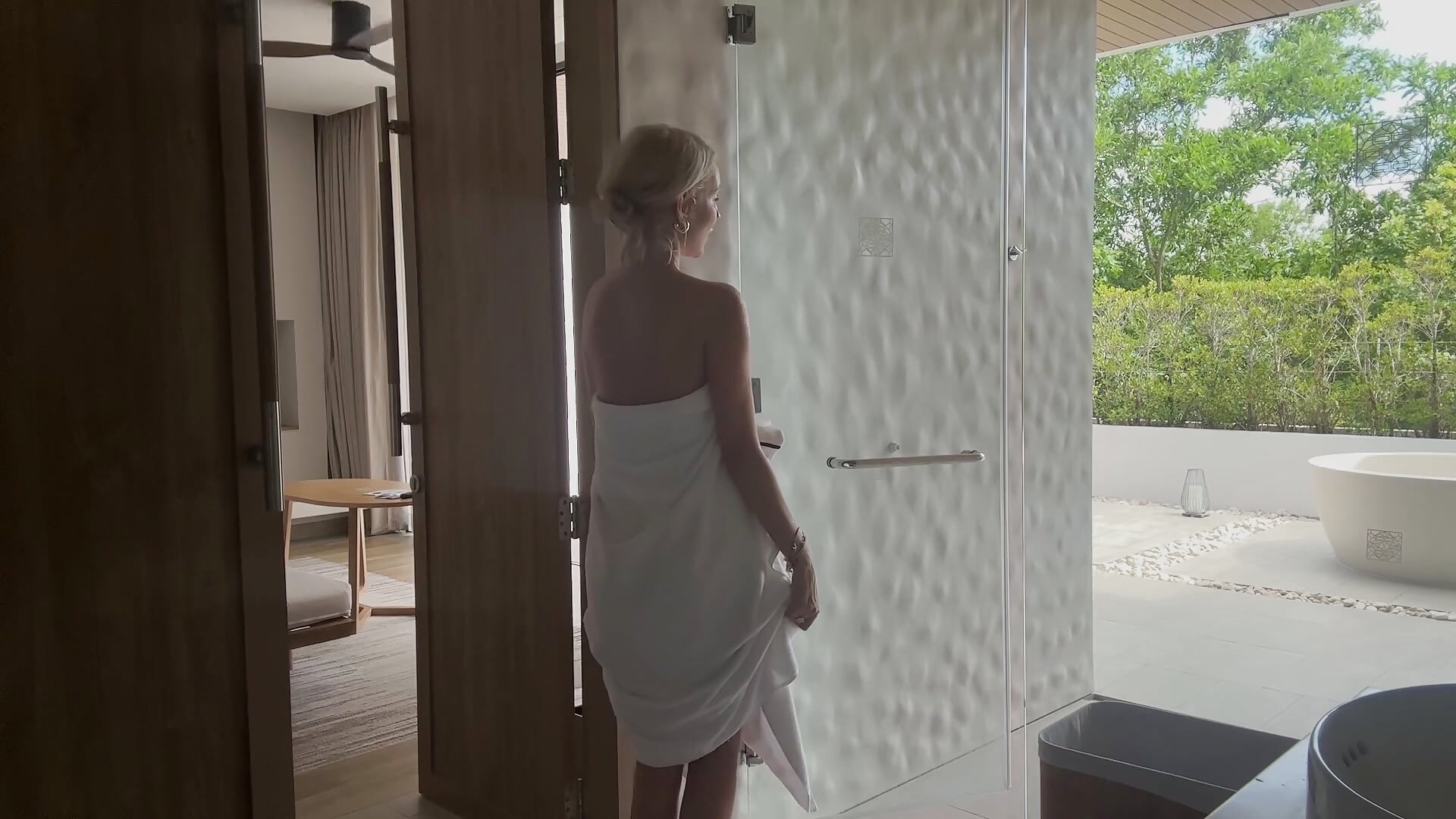 Shower after flight 🌺🚿🧼