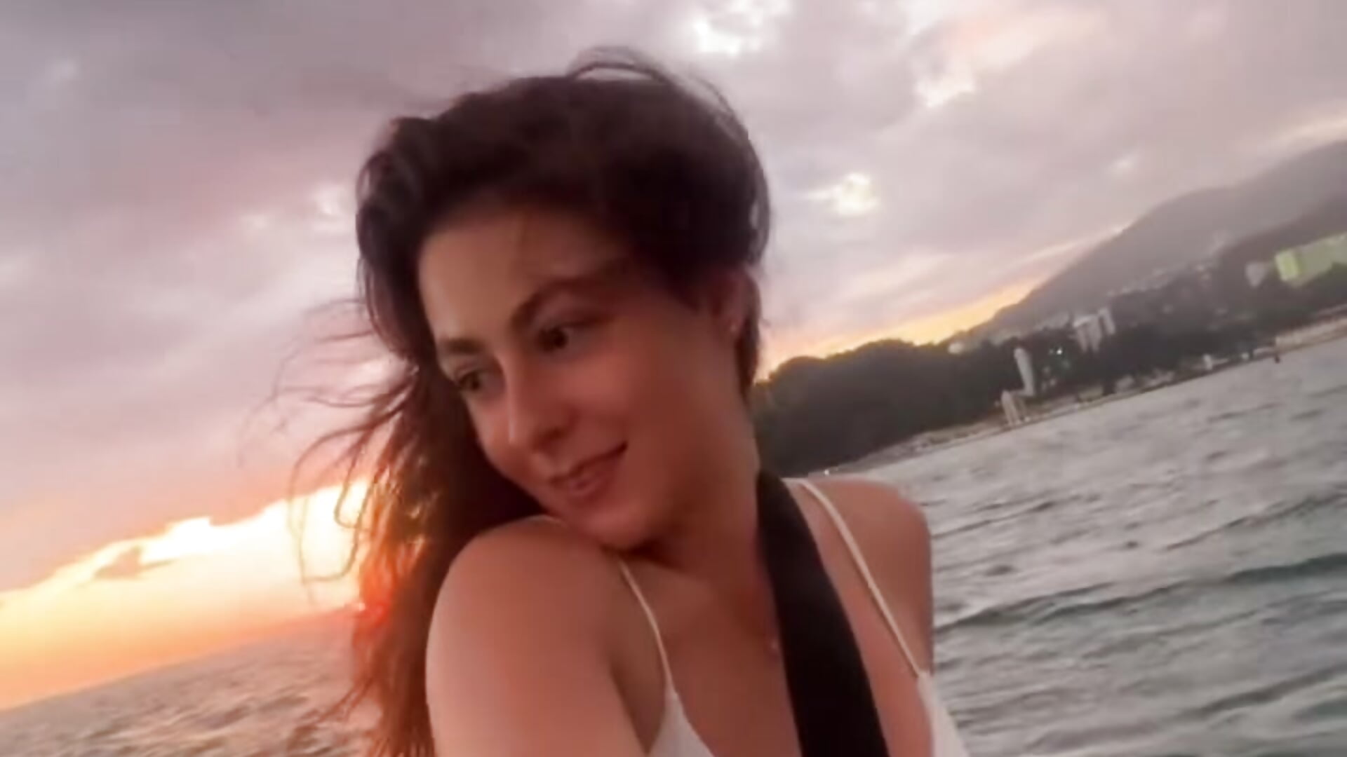 I walk on the ocean on a board - video av ElnaBye cam model