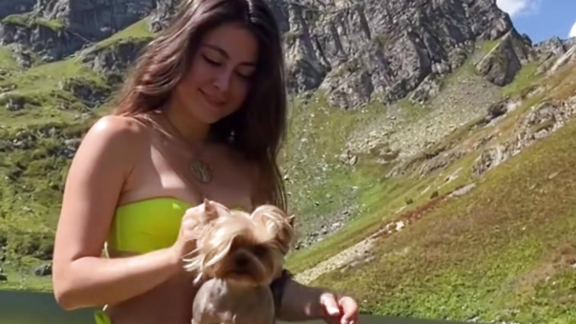 I'm sunbathing with a great view of the mountains - video av ElnaBye cam model