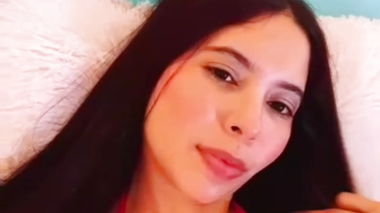 A little kiss over here... What are you up to? 💋👀 – video af CataleyaRose_ cam-model