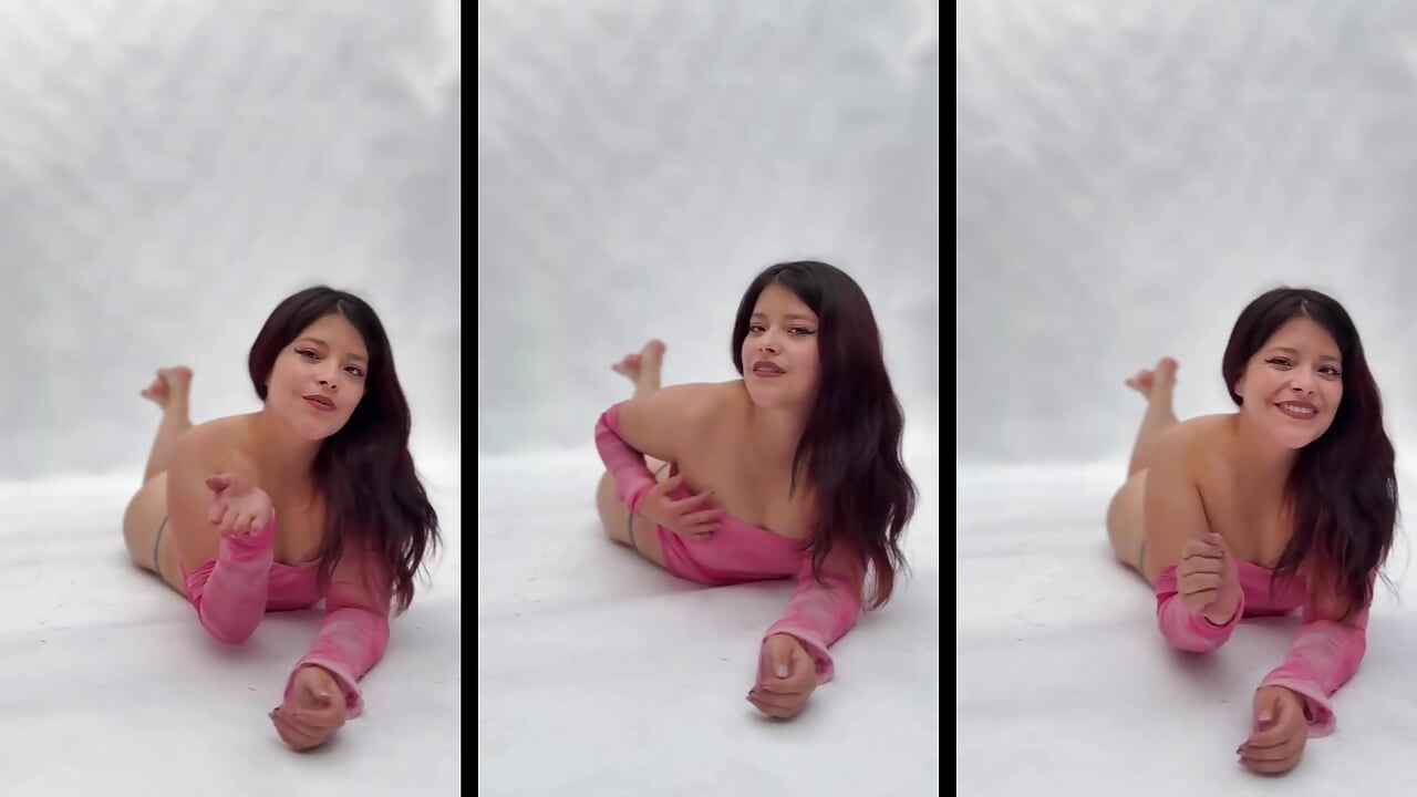 Nice to meet you i'm Bella. - Vídeo de BombomBella, modelo de vídeos