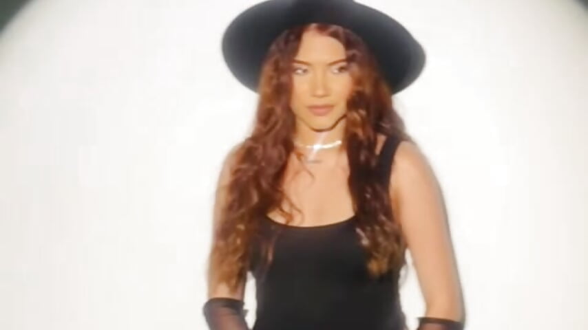 2aab8319-5806-4b8f-83be-19d39a5c7708 - video di Velvet_desiree modella di cam