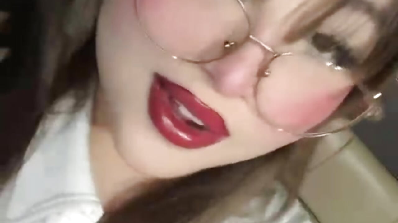 sweet girl🌺 - video by Mia-Laurentt cam model