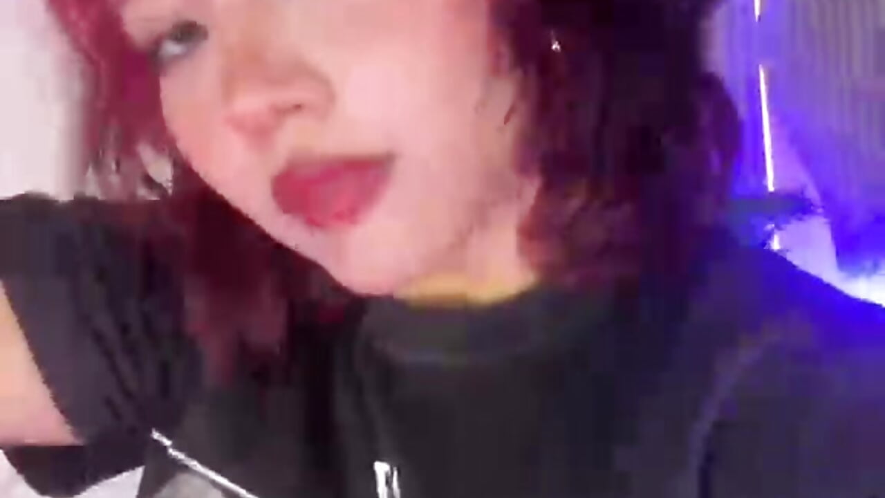 Feeling Playful Tonight 💋 - video của người mẫu cam Crystal_kiss_